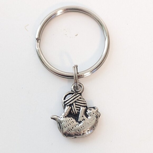 Silver Tone Playing Cat Yarn Ball Keychain Kitty Kitten - Picture 2 of 6